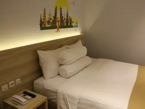 Central Front One Inn Jakarta Airport - Photo 2