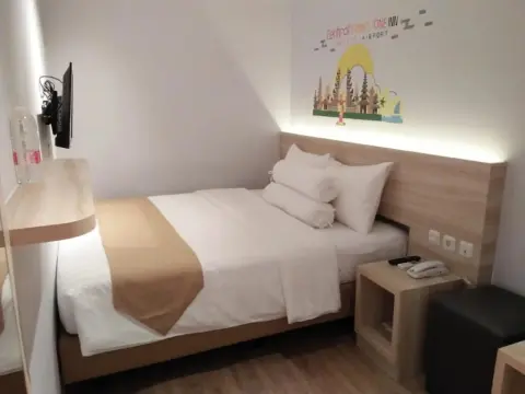 Central Front One Inn Jakarta Airport - Photo 3