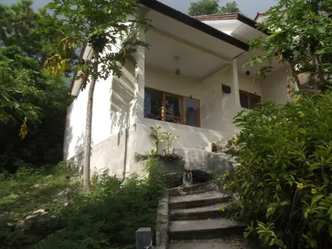 CF Komodo Hotel - Photo 1