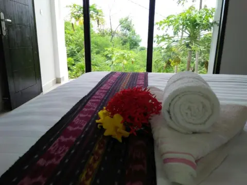 CF Komodo Hotel - Photo 2