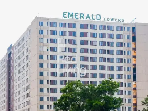 Collection O 92643 Emerald Apartement by Tahha Hospitality - Photo 1
