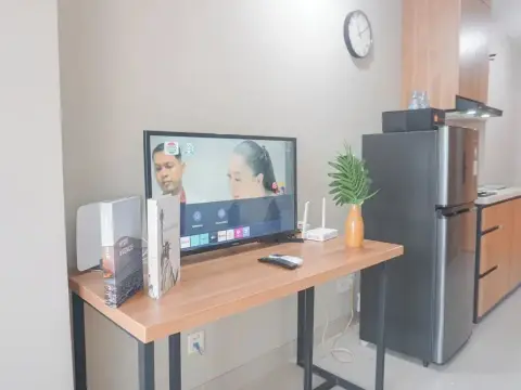 Comfortable Studio Room at LRT City Jatibening - Photo 2