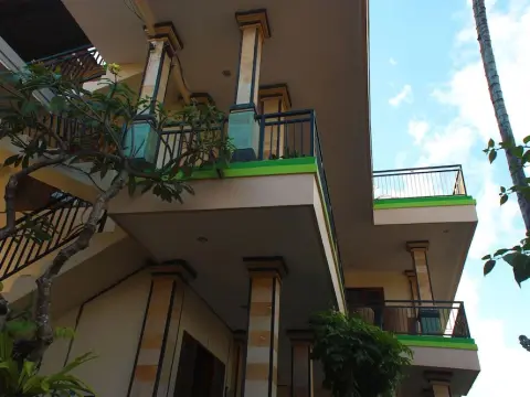 CR Tris Rooms Seminyak - Photo 1