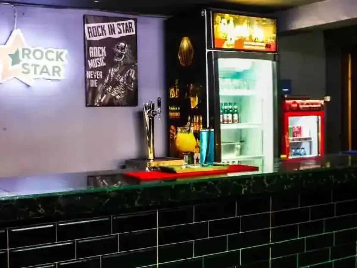 Djembank Hotel & Restaurant