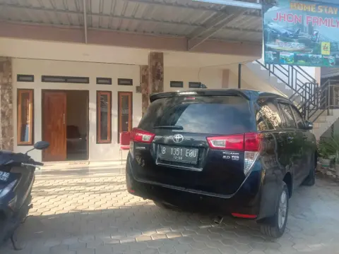 EXPRESS O 91722 Home Stay Dan Sewa Mobil Jhon's Family - Photo 1