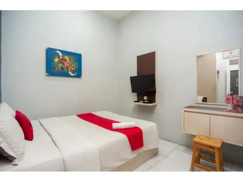 Formerly Reddoorz Near Binus Anggrek 2 - Photo 4