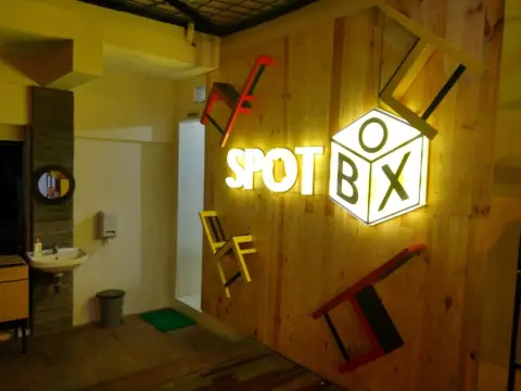 Front One Inn Semarang - Photo 3