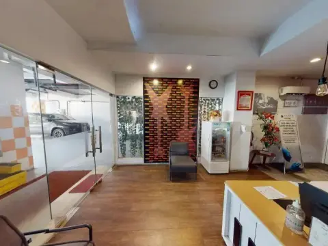 Front One Inn Semarang - Photo 2