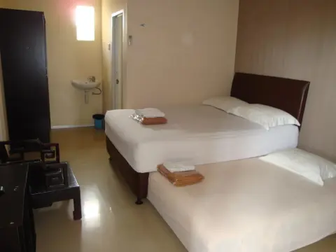 Galaxy Hotel - Photo 4