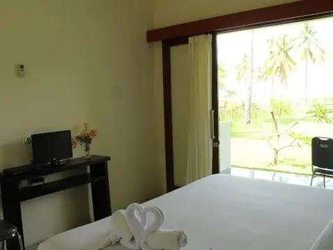Gondang Beach Hotel - Photo 2