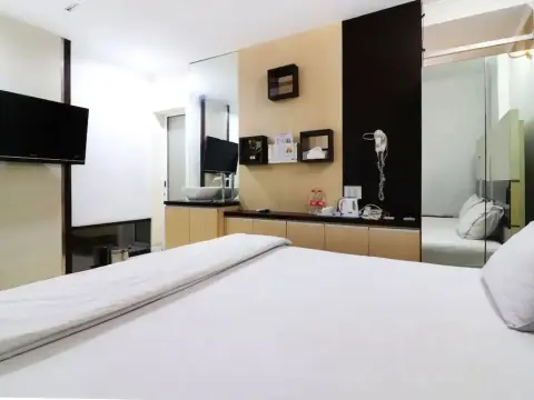 Gran Surya Hotel Cikarang - Photo 4
