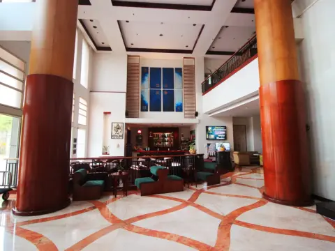 Grand Surya Hotel Kediri - Photo 2