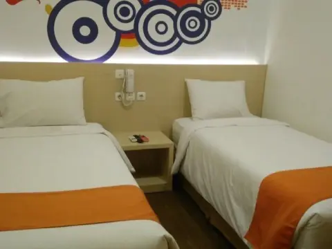 Green Red Hotel Syariah Jombang - Photo 4