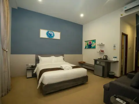 Green Rose Hotel - Photo 3