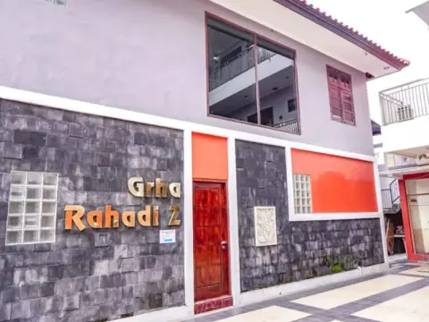 Grha Rahadi 2 Wiyung By RedDoorz - Photo 1