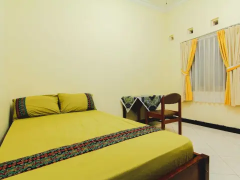 Griya Batik Giri Sekar Homestay - Photo 4