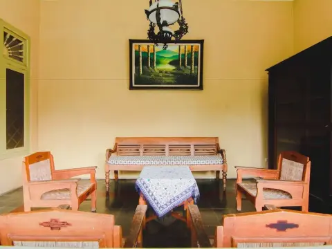 Griya Batik Giri Sekar Homestay - Photo 2