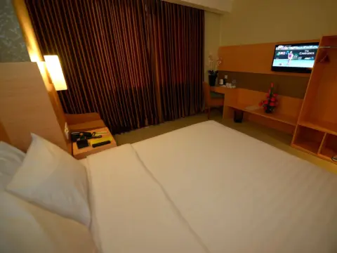 Her Hotel and Trade Center Balikpapan - Photo 3
