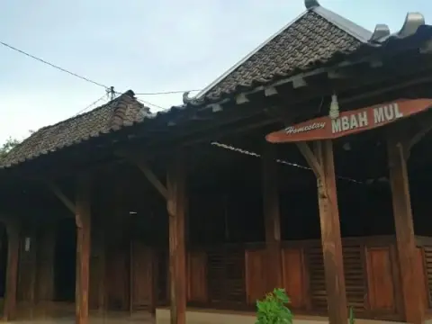 Homestay Mbah Mul by ZUZU - Photo 1