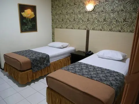 Hotel Aloha Malang - Photo 3