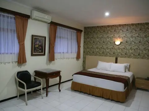 Hotel Aloha Malang - Photo 4