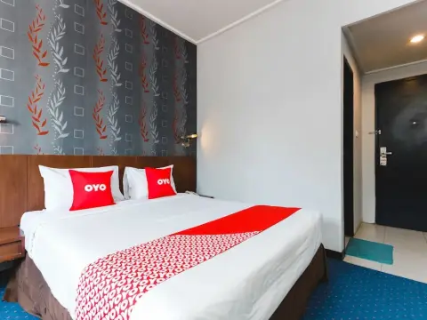 Hotel Charisma Marine by OYO Rooms - Photo 1