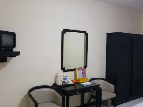 Hotel Cisarua Indah - Photo 3