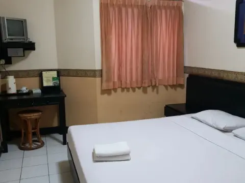 Hotel Cisarua Indah - Photo 4
