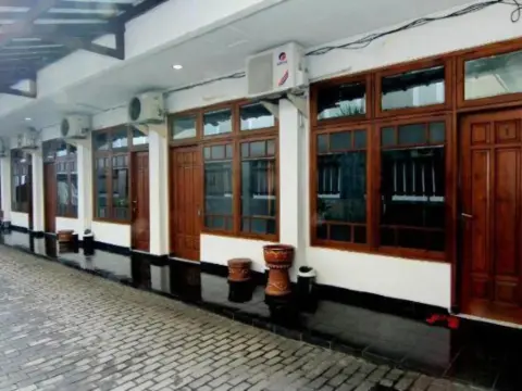 Hotel Fevytra Syariah - Photo 1