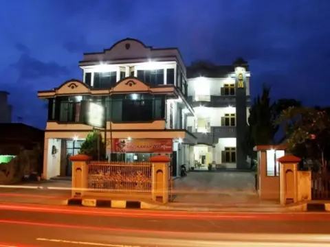 Hotel Graha Muslim - Photo 1