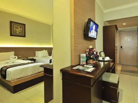 Hotel Grasia Semarang - Photo 4