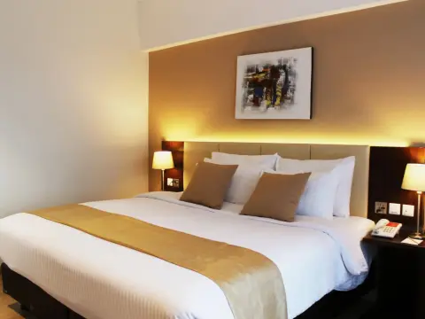 Hotel Gunawangsa MERR - Photo 4