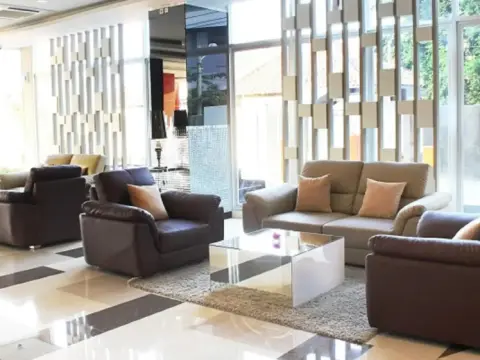 Hotel Gunawangsa MERR - Photo 2