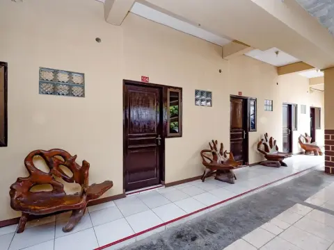 Hotel H&W Solo by Oyo Rooms - Photo 3