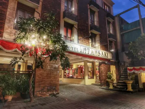 Hotel Intansari - Photo 1