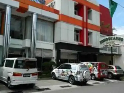 Hotel Kombokarno Malioboro - Photo 1