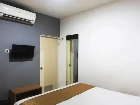 Hotel Nine O Syariah Cikarang - Photo 3