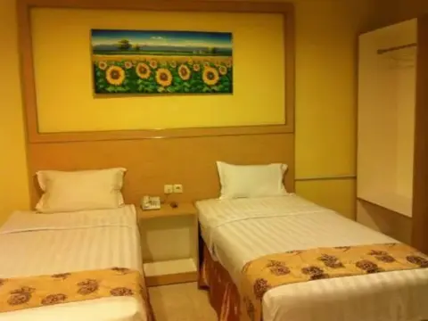 Hotel Paramount Makassar - Photo 1