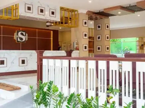 Hotel Surakarta - Photo 2