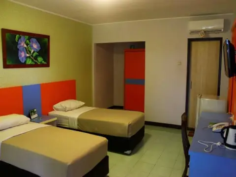 Indra Djaya Hotel - Photo 3