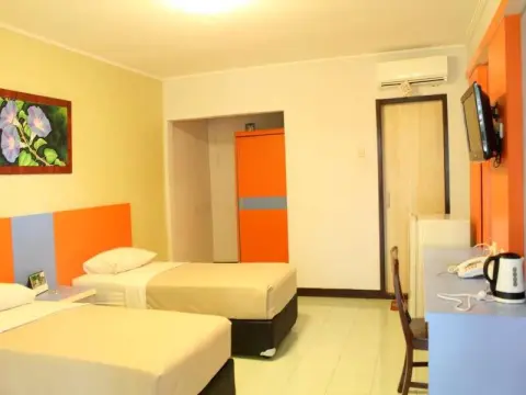 Indra Djaya Hotel - Photo 4