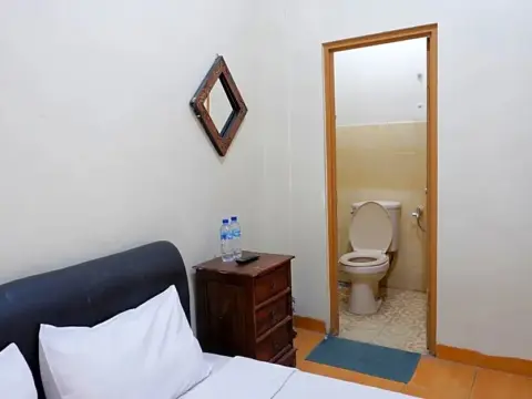 Khresna Guest House Malioboro RedPartner - Photo 4