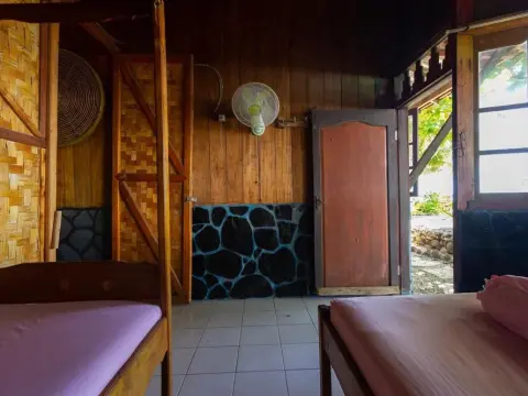 Krui Surf Camp Hotel Mutiara Alam Zandino - Photo 2