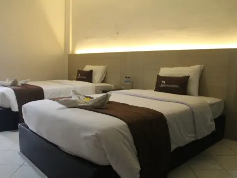 Kuta Indah Hotel - Photo 2
