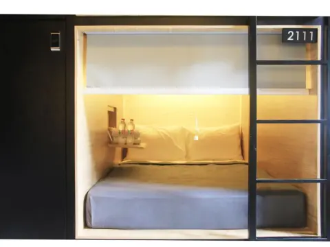 Livinn Hostel City Center Surabaya - Photo 4