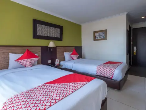 Losari Hotel Metro Makassar - Photo 4