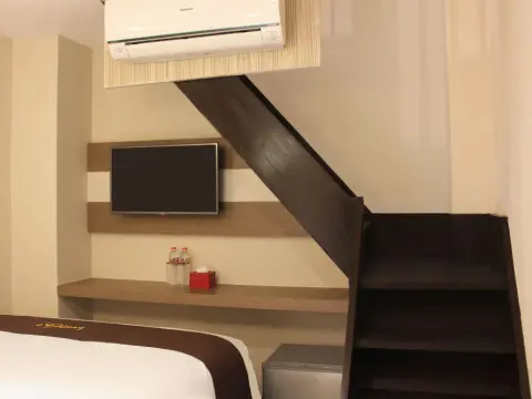 Luxpoint Hotel Surabaya - Photo 4