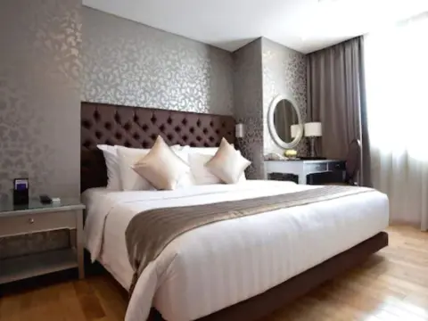 MG Suites Hotel Semarang - Photo 2