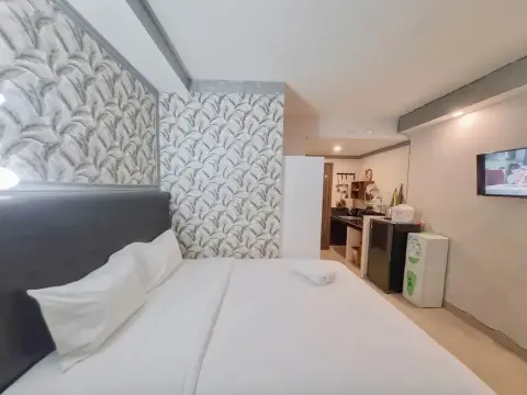 Minimalist Studio At Altuz Seturan Yogyakarta Apartment - Photo 1