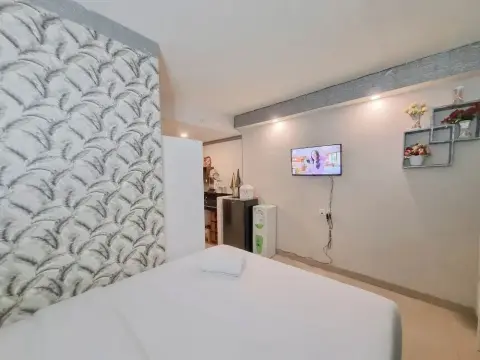 Minimalist Studio At Altuz Seturan Yogyakarta Apartment - Photo 2